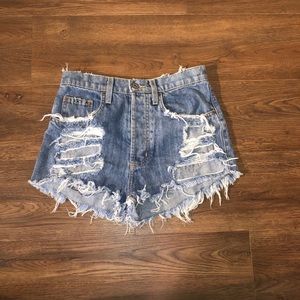 Carmar denim shorts w a butt slit